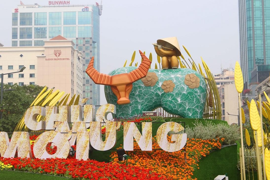 Đường hoa Nguyễn Huệ Tết Tân Sửu 2021 hứa hẹn sẽ tiếp tục tạo nên một không gian trải nghiệm đáng nhớ đối với người dân thành phố và du khách trong những ngày xuân mới. Đường hoa Nguyễn Huệ Tết Tân Sửu 2021 hứa hẹn sẽ tiếp tục tạo nên một không gian trải nghiệm đáng nhớ đối với người dân thành phố và du khách trong những ngày xuân mới.