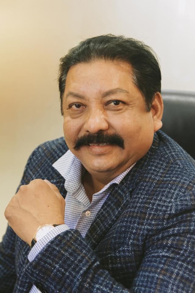 Doanh nhân, Nhà Kl994 nhà cái bóng đá world cup phim Raja Ramani.