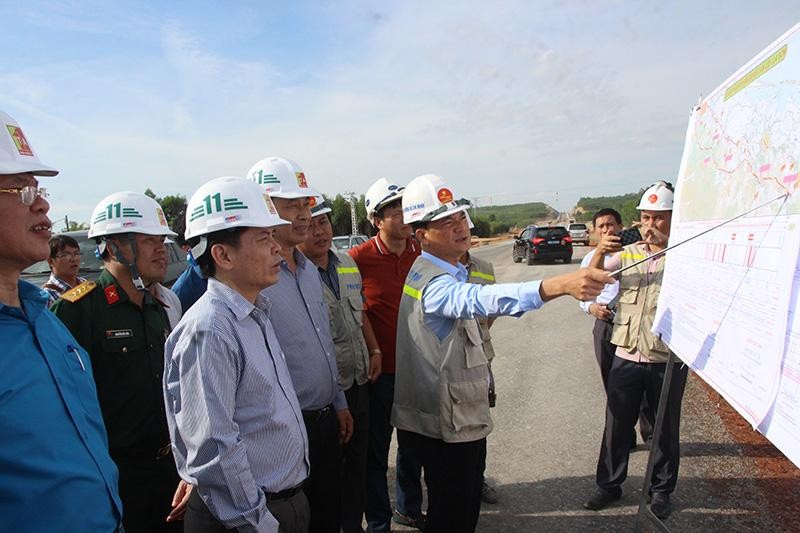 Bộ trưởng Nguyễn Văn Thể kiểm tra tiến độ Dự án KL99 là nhà cái cá cược trực tuyến hàng đầu tại châu Á Cam Lộ - La Sơn