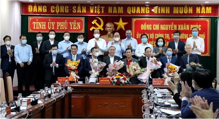 Thủ tướng Nguyễn Xuân Phúc, lãnh đạo các Bộ, ngành Trung ương chứng kiến và tặng hoa các Kl991.com World Cup 2026 Chính Thức ký kết biên bản ghi nhớ, thoả thuận với tỉnh Phú Yên