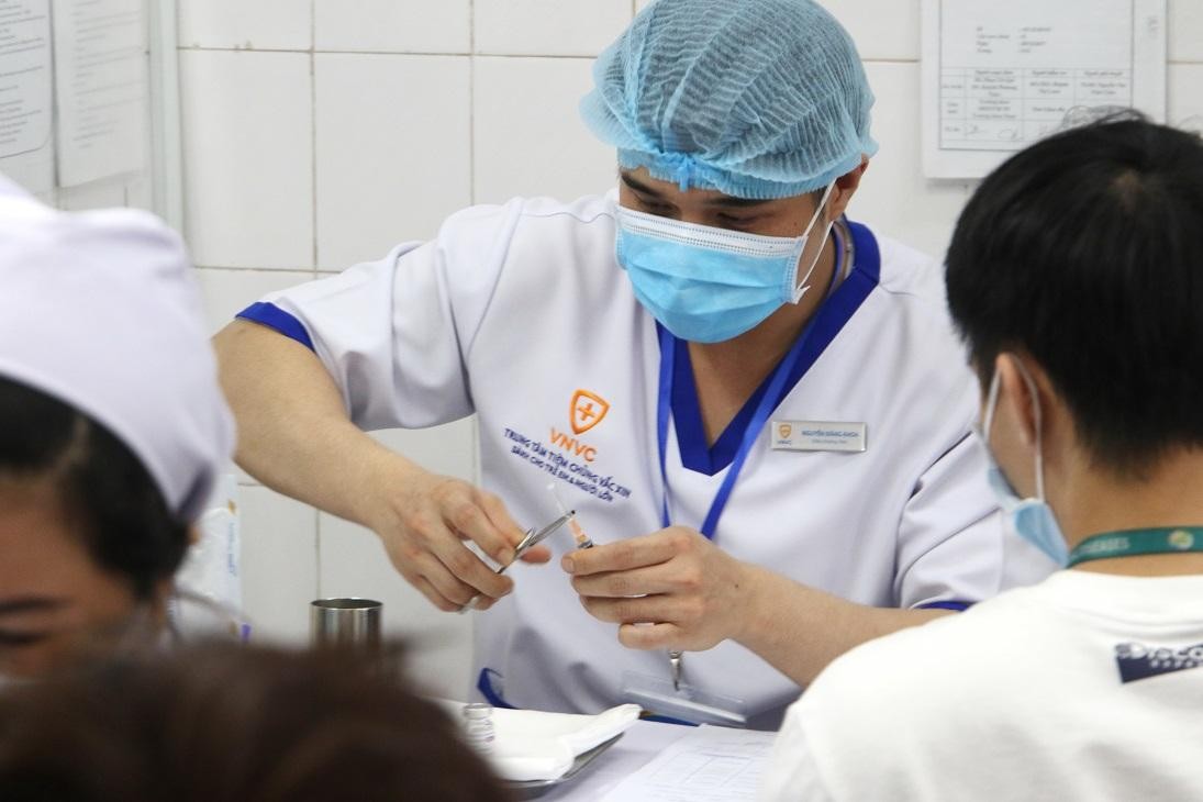 Những mũi tiêm vắc-xin phòng Covid-19 đầu tiên