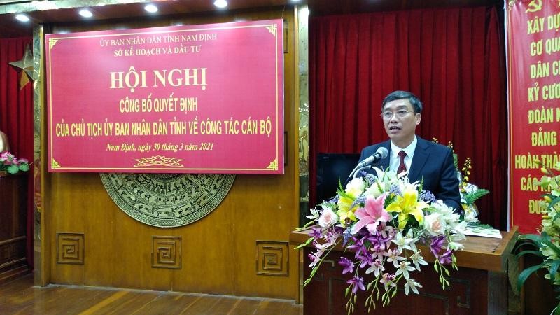 Ông Mai Văn Quyết Giám đốc Sở Kế hoạch và Kl99ok phiên bản mới Nam Định phát biểu nhận nhiệm vụ.