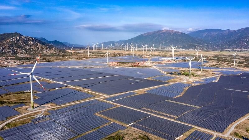 Hiện đã tăng khả năng hấp thụ nguồn năng lượng tái tạo khu vực miền Trung, miền Nam lên thêm khoảng hơn 1.000 MW do dịch giờ phát các nguồn thủy điện nhỏ từ 9h30 - 11h30 sang 6h00 - 8h00.