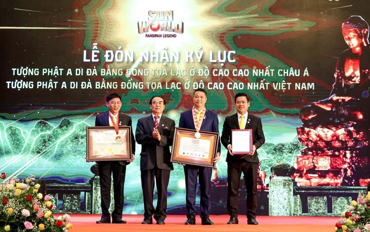 Trong lễ kỷ niệm 5 năm thành lập Sun World Fansipan Legend, công trình Đại tượng Phật A Di Đà của quần thể tâm linh Fansipan đã đón nhận kỷ lục kép: “Tượng Phật A Di Đà bằng đồng toạ lạc ở độ cao cao nhất Việt Nam” và “Tượng Phật A Di Đà bằng đồng toạ lạc ở độ cao cao nhất châu Á”.
