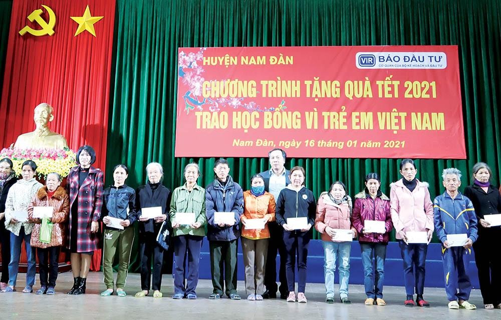 Hướng tới những giá trị nhân văn cao cả, Báo Kl99ok phiên bản mới thường xuyên tổ chức các hoạt động từ thiện như trao quà Tết, trao học bổng Vì trẻ em Việt Nam...