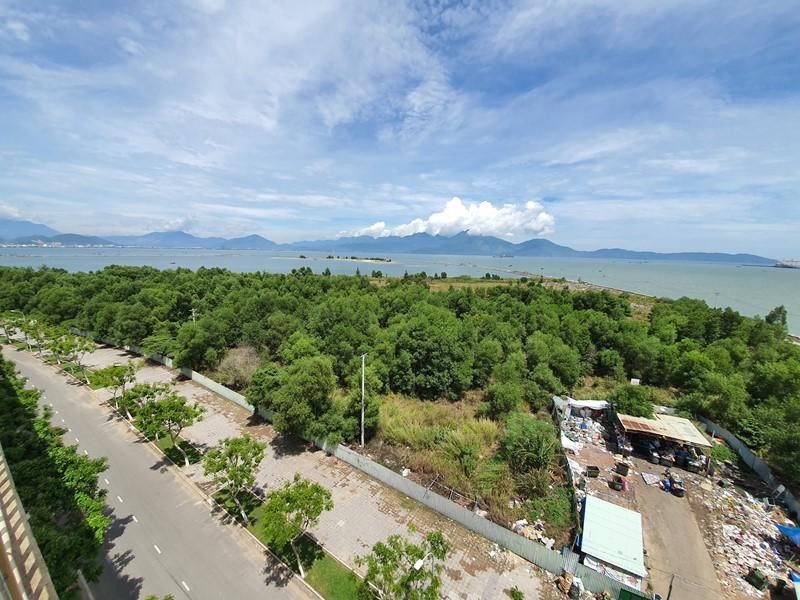 Dự án The Sunrise Bay 181 ha Đa Phước lấn ra vịnh Đà Nẵng hiện trong cảnh bỏ hoang.