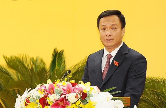 Ông Triệu Thế Hùng, Phó Bí thư Tỉnh ủy, tân Chủ tịch UBND tỉnh Hải Dương khóa XVII phát biểu nhận nhiệm vụ.