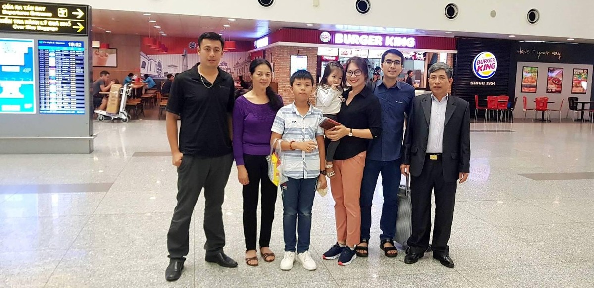 Gia đình tiễn Thiếu tá Nguyễn Thị Minh Phương lên đường làm nhiệm vụ gìn giữ hòa bình Liên hợp quốc tại Nam Sudan.
