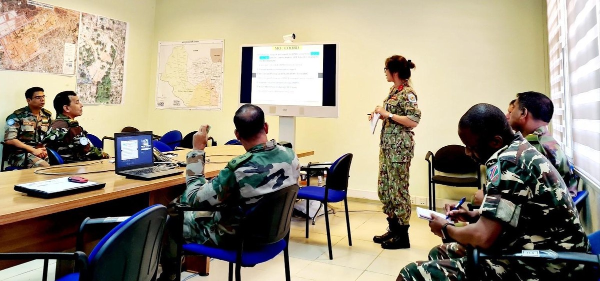 Trên cương vị là Quan sát viên quân sự, “tai, mắt của Phái bộ”, Trung tá Nguyễn Thị Minh Phương phải đánh giá việc thực thi thỏa thuận ngừng bắn giữ các phe nhóm và báo cáo về Sở Chỉ huy theo quy định, làm cơ sở để các cơ quan chuyên môn của Phái bộ phân tích, tổng hợp, đề xuất các quyết sách phù hợp và triển khai kế hoạch hành động tiếp theo…