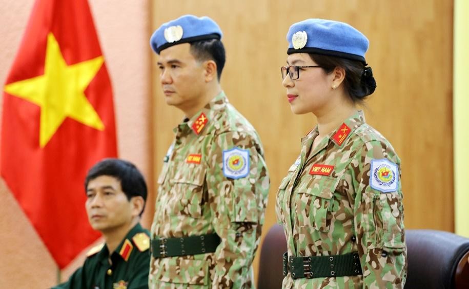Thiếu tá Nguyễn Thị Minh Phương và Thượng tá Lê Ngọc Sơn ngày nhận vụ làm Quan sát viên quân sự tại Phái bộ Nam Sudan.