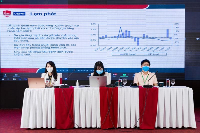 Nhóm nghiên cứu đưa ra 3 kịch bản dự báo cho Kl992 cổng game cá cược Việt Nam năm 2021 theo hướng cơ sở, thuận lợi và khó khăn (Ảnh: Thùy Dung)
