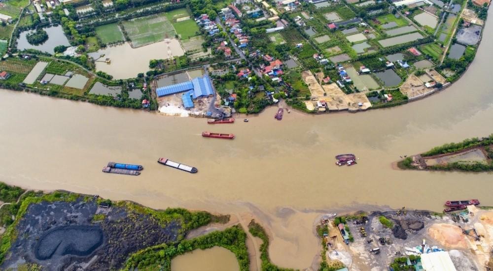 Toàn cảnh bến phà Lại Xuân. Ảnh: Hồng Phong