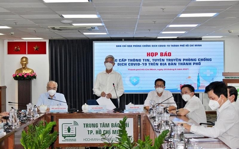 Phó Chủ tịch UBND TP.HCM cho rằng, điều quan trọng trong gói hỗ trợ thứ 3 là không phân biệt thường trú, tạm trú, lưu trú; và cả cán bộ 99Kl99 trực tiếp đá gà cũng như người dân không được lợi dụng gói này để trục lợi (ảnh: Trọng Tín)