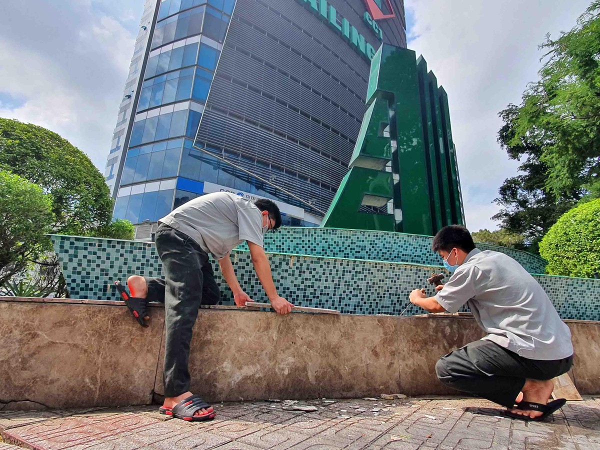 Các tòa nhà văn phòng cải tạo lại để chuẩn bị đi vào hoạt động.
