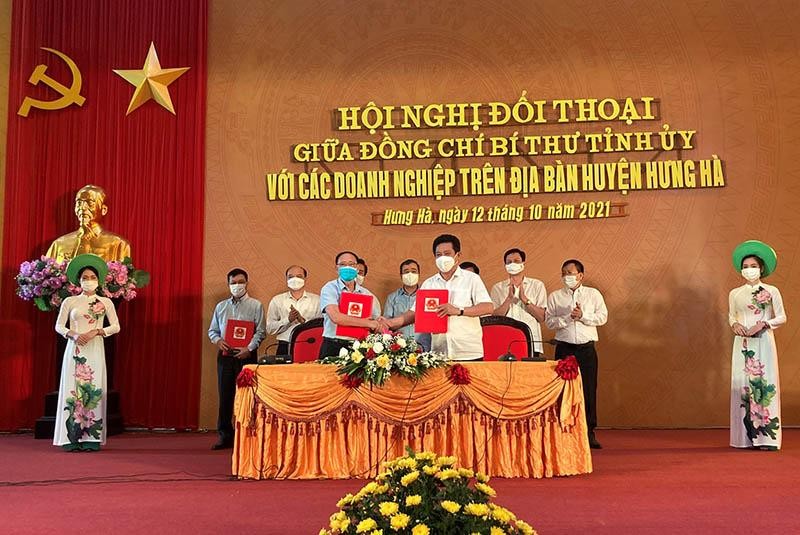 Chủ tịch UBND huyện Hưng Hà Nguyễn Xuân Dương ký cam kết tài trợ quy hoạch với các nhà Kl99ok phiên bản mới Chủ tịch UBND huyện Hưng Hà Nguyễn Xuân Dương ký cam kết tài trợ quy hoạch với các nhà Kl99ok phiên bản mới