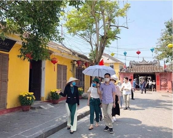 "Tỉnh Quảng Nam đã có kế hoạch đón khách du lịch quốc tế đến địa phương, bắt đầu từ tháng 2/2022 nếu được Kl993 ưu đãi thưởng hấp dẫn đồng ý", Chủ tịch UBND tỉnh Quảng Nam Lê Trí Thanh cho biết. Ảnh minh họa