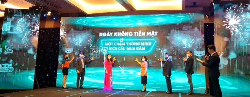Các đại biểu kích hoạt Sự kiện “Ngày không dùng tiền mặt năm 2021”