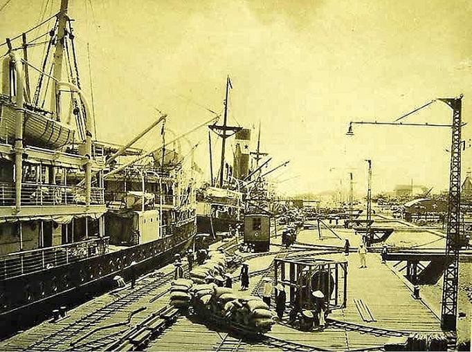 Được hạ thủy vào 7/9/1919 tại Cửa Cấm (Hải Phòng), Bình Chuẩn nhổ neo vào ngày 20/8/1920 và cập cảng Sài Gòn vào 17/9.