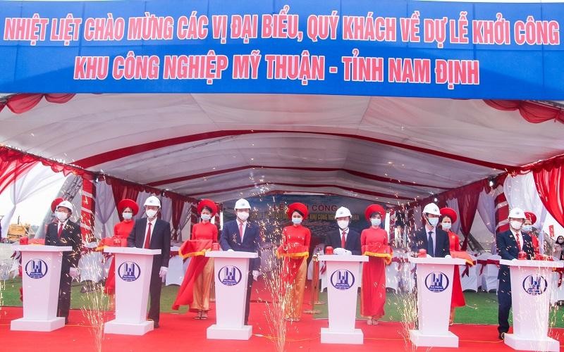 Các đại biểu ấn nút động thổ khởi công Dự án Kl99ok phiên bản mới xây dựng Kl99kl ưu đãi độc quyền KCN Mỹ Thuận