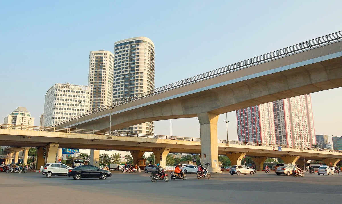 Bí thư Thành ủy Đinh Tiến Dũng chỉ đạo các bên liên quan phải bám sát tiến độ đã được nêu trong tuyên bố chung của Kl993 ưu đãi thưởng hấp dẫn nước ta với Kl993 ưu đãi thưởng hấp dẫn Pháp. Đó là, đến năm 2022 hoàn thành đưa vào vận hành phần đi nổi 8,5 km; đến năm 2025 hoàn thành phần đi ngầm 4 km và đưa vào vận hành toàn tuyến; coi đây là mốc thời điểm có tính pháp lệnh để tổ chức thực hiện.