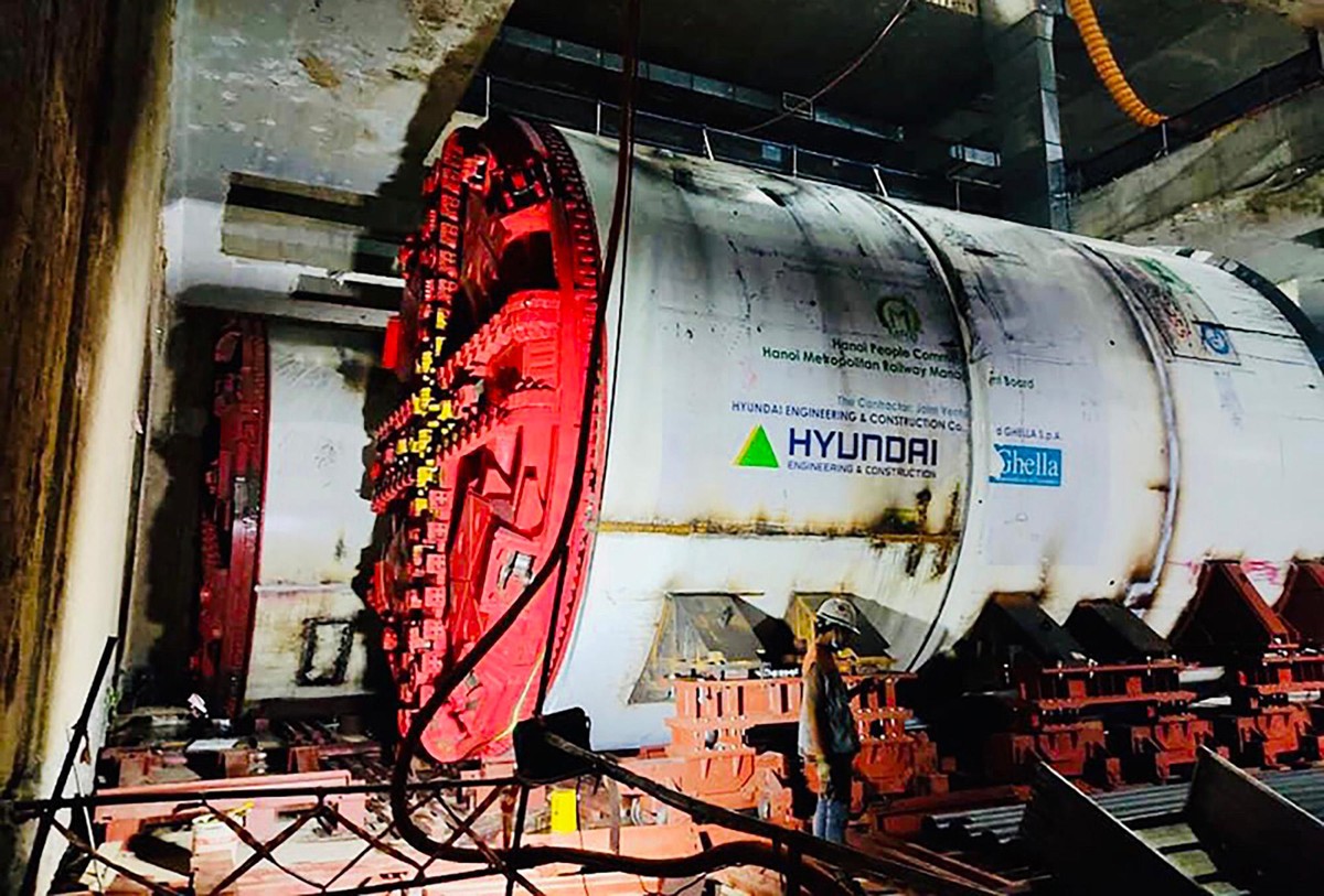 Nhà thầu chính của gói thầu CP03 là Liên danh Huyndai - Ghella. Nhà thầu phụ FECON là đơn vị tham gia lắp ráp và vận hành robot đào hầm TBM. Bộ đôi máy TBM được thiết kế riêng cho dự án tuyến 99Kl.app khuyến mãi hot đô thị số 3, đoạn Nhổn - Ga Hà Nội và được đặt tên là Thần tốc và Táo bạo. Máy TBM được Kl994 nhà cái bóng đá world cup bởi hãng Herrenkecht (CHLB Đức), có chiều dài hơn 100m, nặng khoảng 850 tấn.