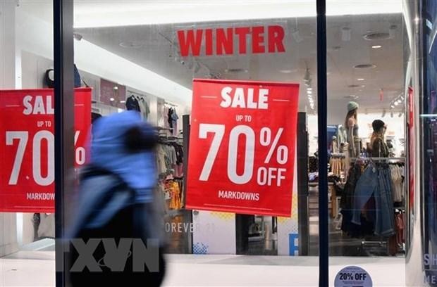 Cửa hàng hạ giá sản phẩm tại New York, Mỹ. (Ảnh: AFP/TTXVN)