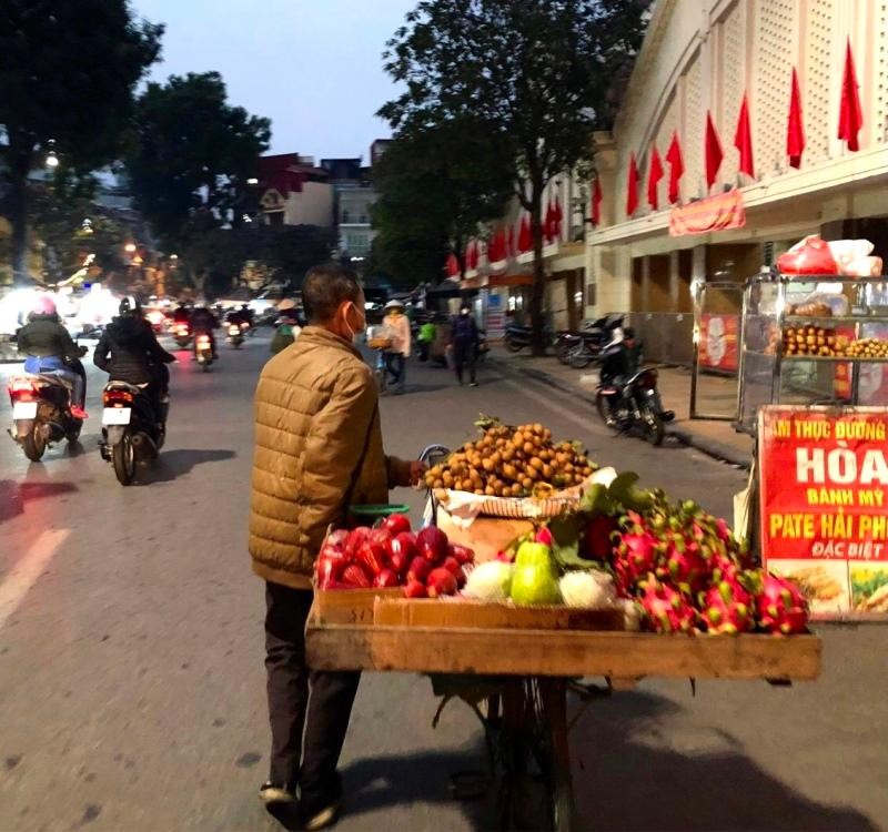 Tết Dương lịch đang đến gần nhưng những người lao động tại Hà Nội vẫn đầy những nỗi lo cơm áo
