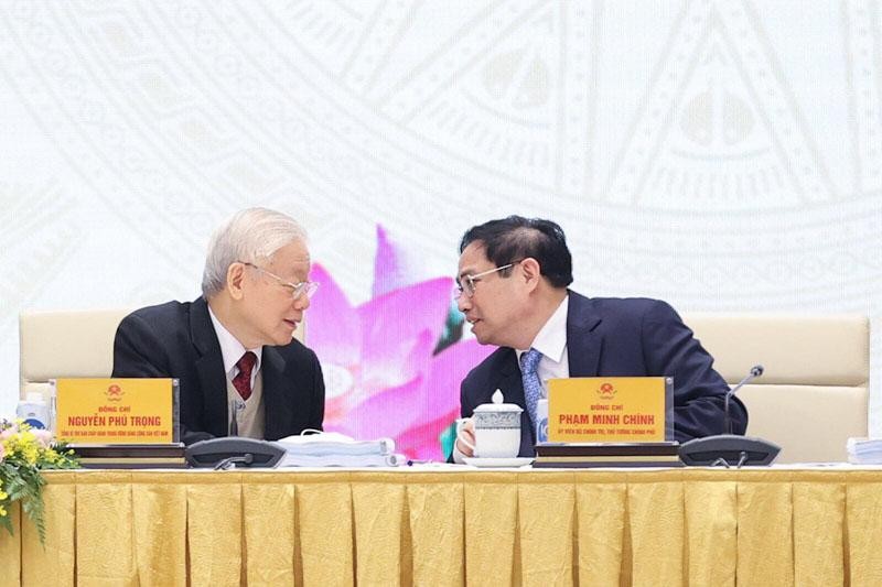 Tổng Bí thư trao đổi với Thủ tướng (Ảnh: Nhật Bắc)