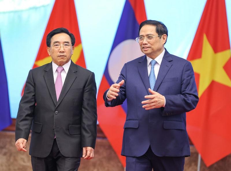 Hai Thủ tướng tái khẳng định chính sách nhất quán của cả hai nước luôn coi trọng và dành ưu tiên cao nhất cho việc củng cố và tăng cường quan hệ vĩ đại, đoàn kết đặc biệt và hợp tác toàn diện Việt Nam - Lào, Lào - Việt Nam (Ảnh: Nhật Bắc)