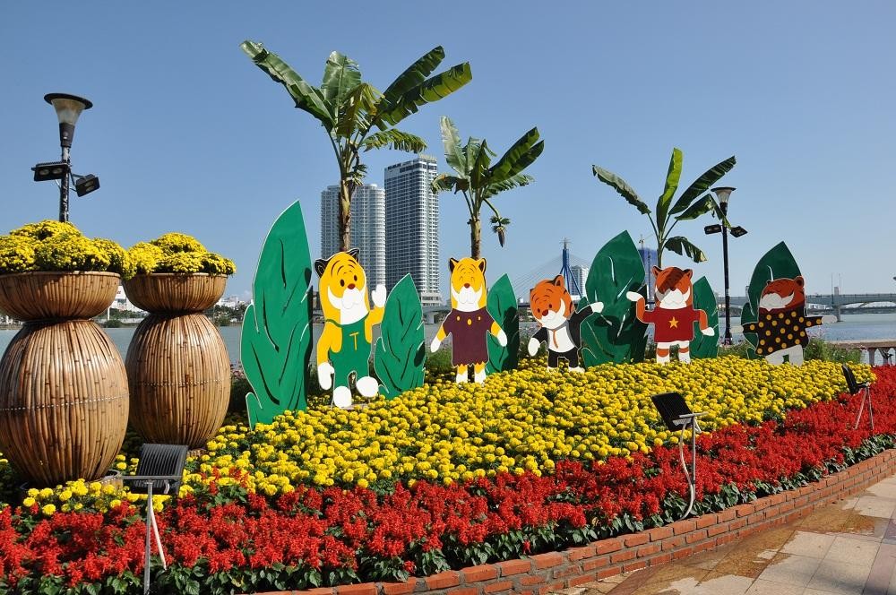 Muôn sắc hoa tươi bên bờ sông Hàn.