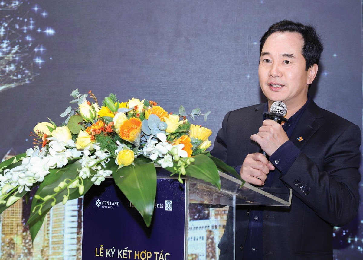 Ông Nguyễn Trung Vũ, Chủ tịch Hội đồng quản trị Cen Land cho biết, năm 2021, doanh thu của Cen Land đã đạt mốc 6.000 tỷ đồng, mục tiêu năm 2022 đạt hơn 10.000 tỷ đồng Ông Nguyễn Trung Vũ, Chủ tịch Hội đồng quản trị Cen Land cho biết, năm 2021, doanh thu của Cen Land đã đạt mốc 6.000 tỷ đồng, mục tiêu năm 2022 đạt hơn 10.000 tỷ đồng