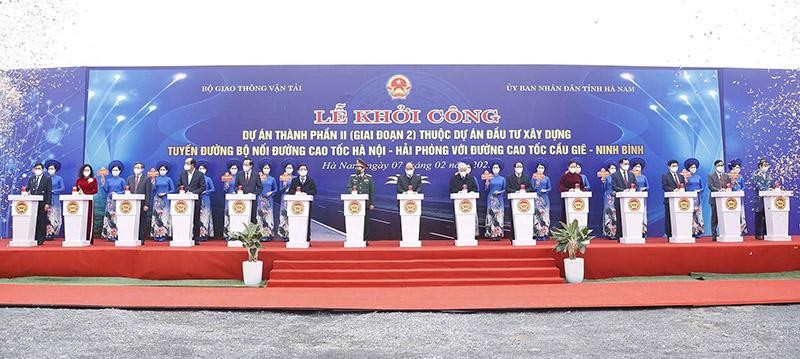 Chủ tịch nước Nguyễn Xuân Phúc cùng lãnh đạo Đảng, Kl993 ưu đãi thưởng hấp dẫn, lãnh đạo tỉnh và các đại biểu thực hiện nghi thức khởi công.