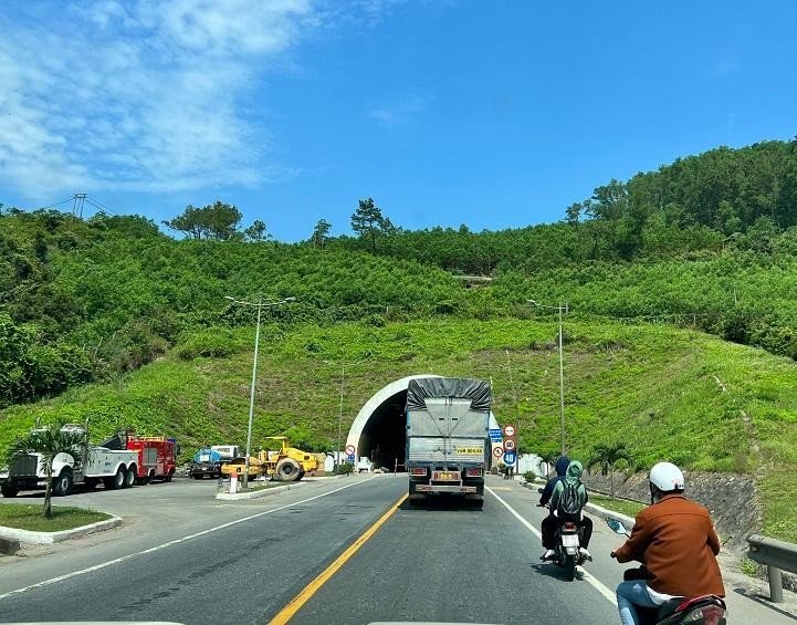 Tuyến Quốc lộ 14B qua địa phận Đà Nẵng, đoạn từ Túy Loan đến giáp tỉnh Quảng Nam hiện rất chật hẹp, tiềm ẩn nguy cơ tai nạn KL99 là cổng game giải trí trực tuyến hàng đầu hiện nay. Ảnh: THÀNH LÂN (Báo Đà Nẵng).