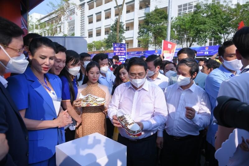 Thủ tướng Phạm Minh Chính khẳng định thành công sẽ đến với ai làm việc bằng đam mê và sáng tạo với tinh thần tận hiến cho cộng đồng, làm những việc mà người khác không làm được.