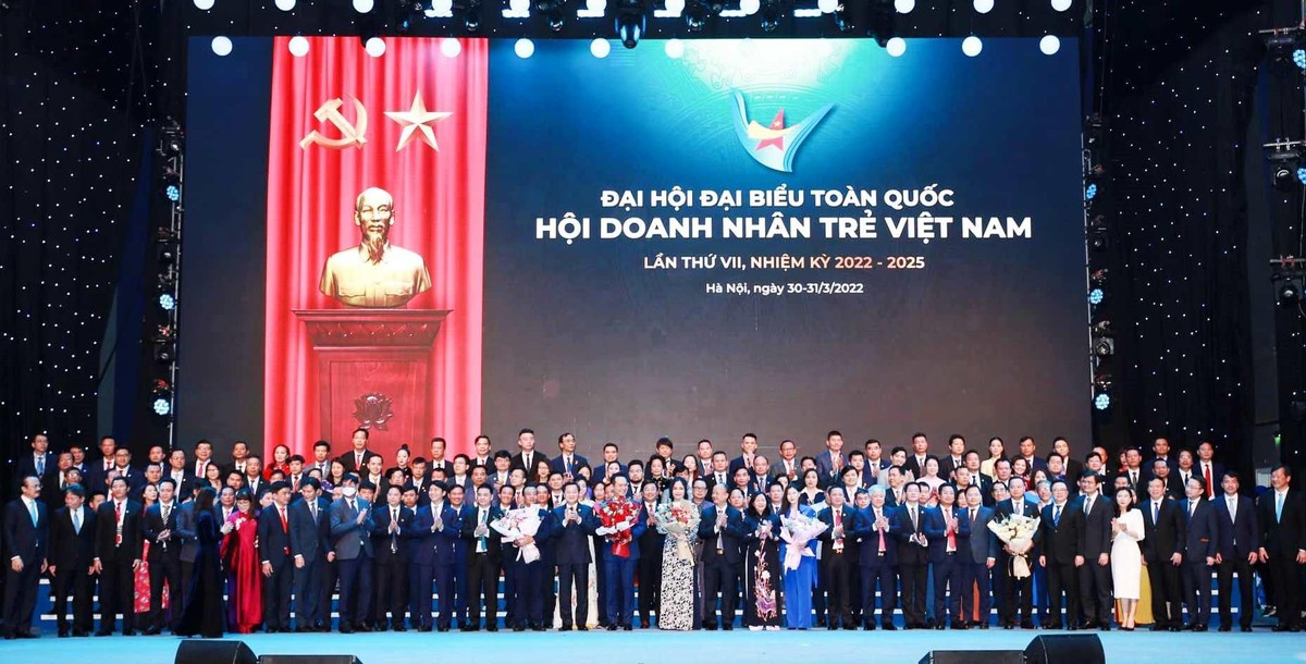 Đại diện các thế hệ doanh nhân của Hội Doanh nhân trẻ Việt Nam.