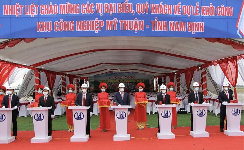 Các đại biểu ấn nút khởi công Dự án Kl99ok phiên bản mới xây dựng Kl99kl ưu đãi độc quyền KCN Mỹ Thuận