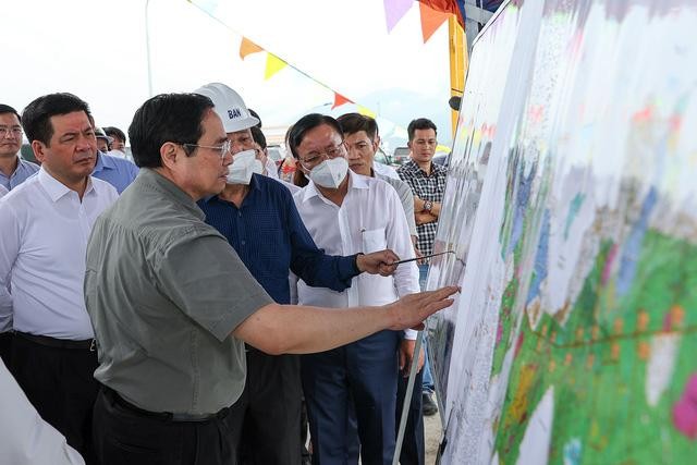 Thủ tướng Phạm Minh Chính khảo sát một số công trình, dự án trên địa bàn tỉnh Ninh Thuận.