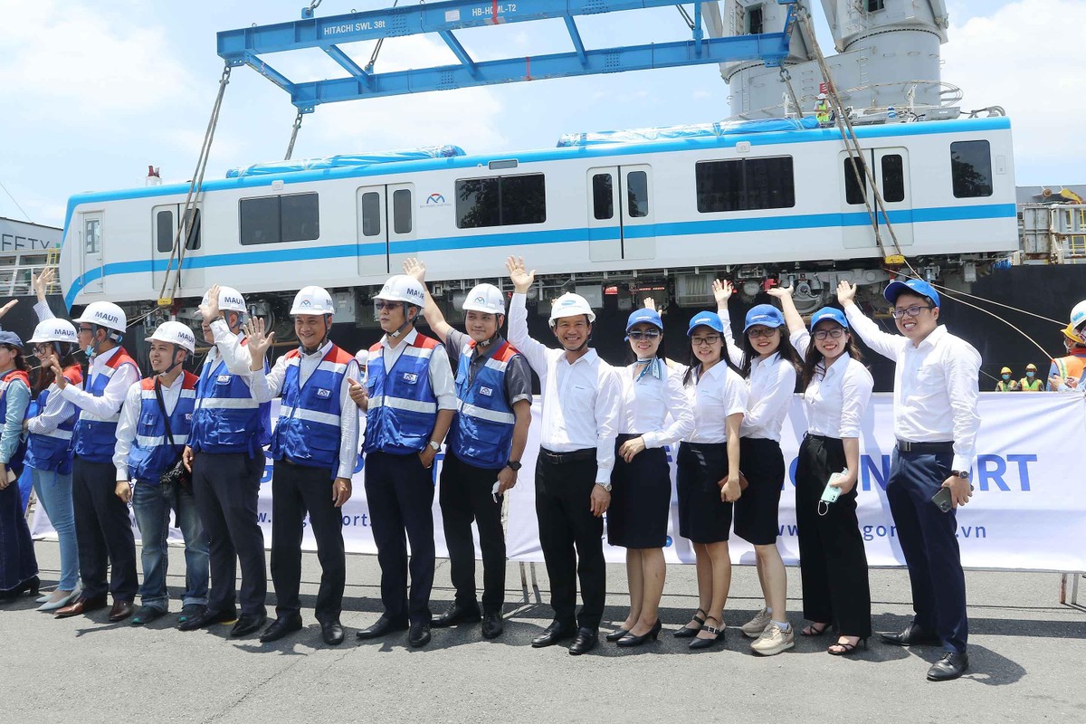 Buổi lễ đón hai đoàn tàu cuối cùng, đánh dấu cột mốc quan trọng cho việc chuẩn bị vận hành vào năm 2023.