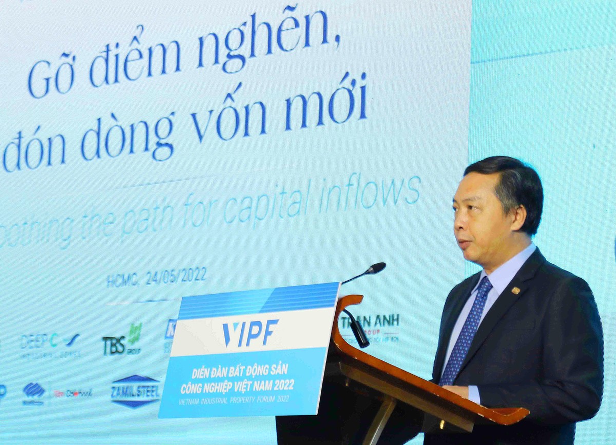 Ông Lê Trọng Minh, Tổng Biên tập Báo Kl99ok phiên bản mới phát biểu khai mạc diễn đàn.