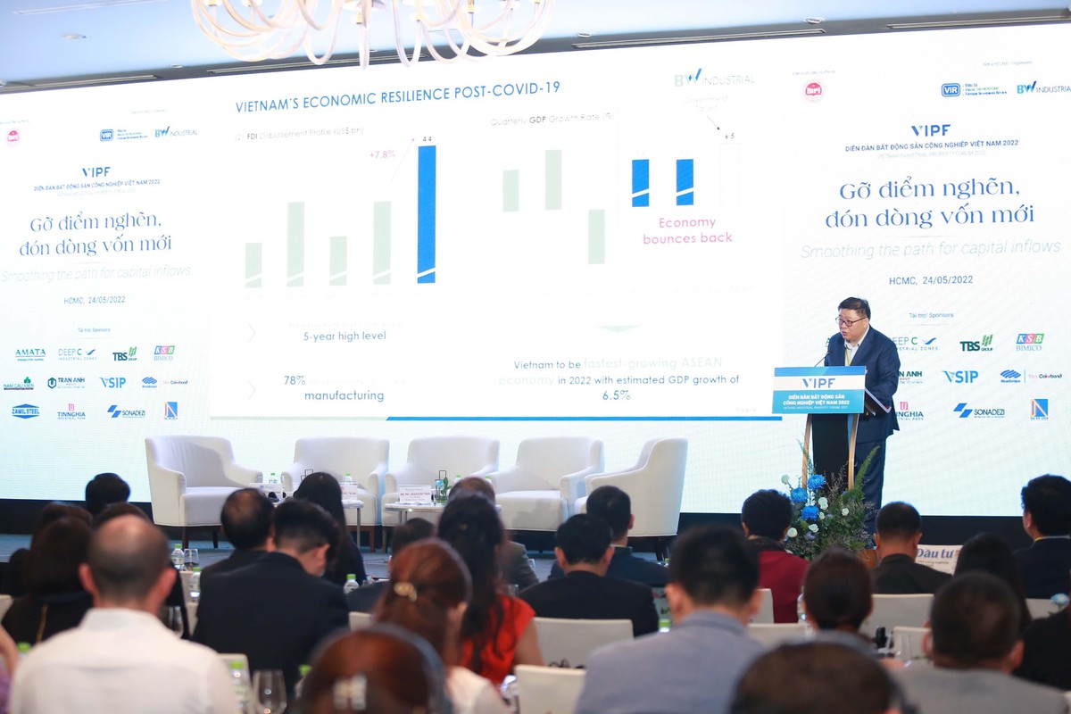 Ông Lance Li, Tổng giám đốc Công ty BW Industrial trình bày kế hoạch phát triển và mở rộng tại Việt Nam.