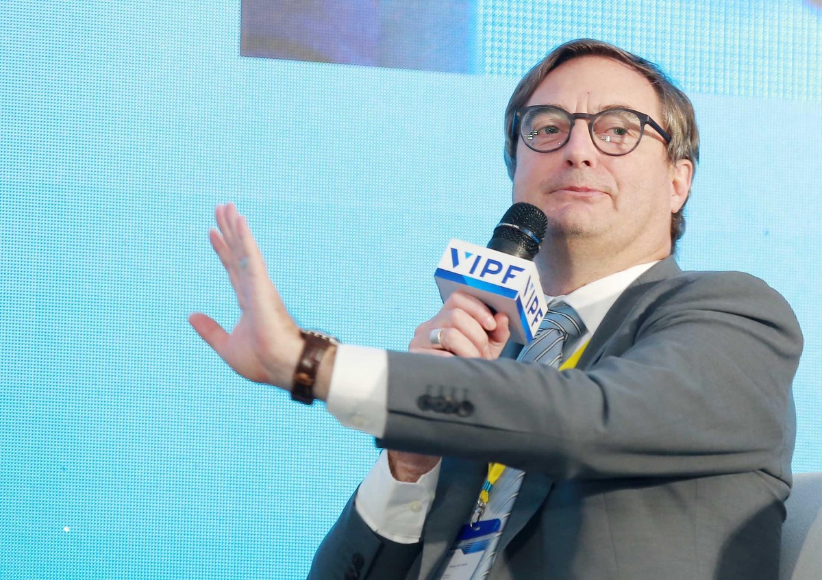 Ông Bruno Jaspaert, Tổng giám đốc Tổ hợp KCN DEEP C chia sẻ ý kiến tại Diễn đàn.