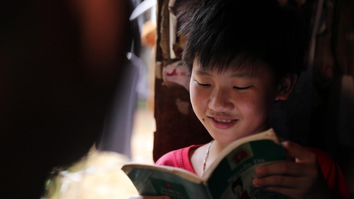 Hành trình ý nghĩa cũng góp phần thắp sáng ước mơ được tiếp tục đến trường của các em nhỏ, trong đó có cả “chiếc lá chưa lành” rất hiếu học và luôn lạc quan – em Trần Đại Phúc (Quảng Bình)
