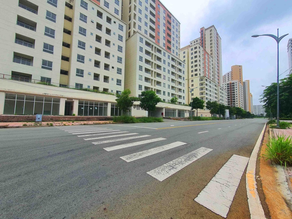 Kl99kl ưu đãi độc quyền khu vực được quy hoạch rất đẹp. Hiện chỉ có những người tập xe ô tô qua lại.