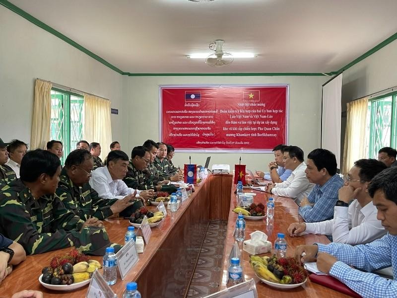 Hợp tác an ninh, quốc phòng chính là một lĩnh vực hợp tác trọng tâm của quan hệ hợp tác toàn diện Việt - Lào Hợp tác an ninh, quốc phòng chính là một lĩnh vực hợp tác trọng tâm của quan hệ hợp tác toàn diện Việt - Lào