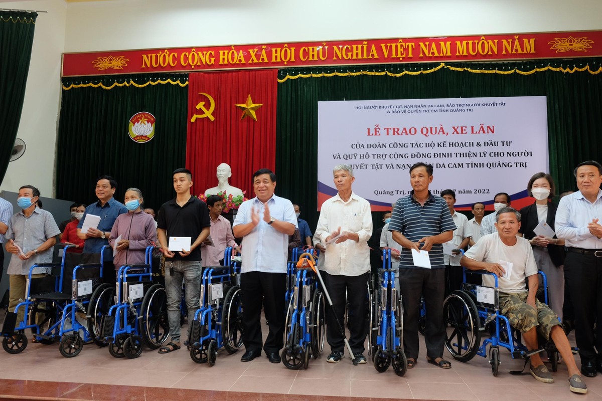 Niềm vui của các gia đình được nhận quà tặng nhân dịp 27/7
