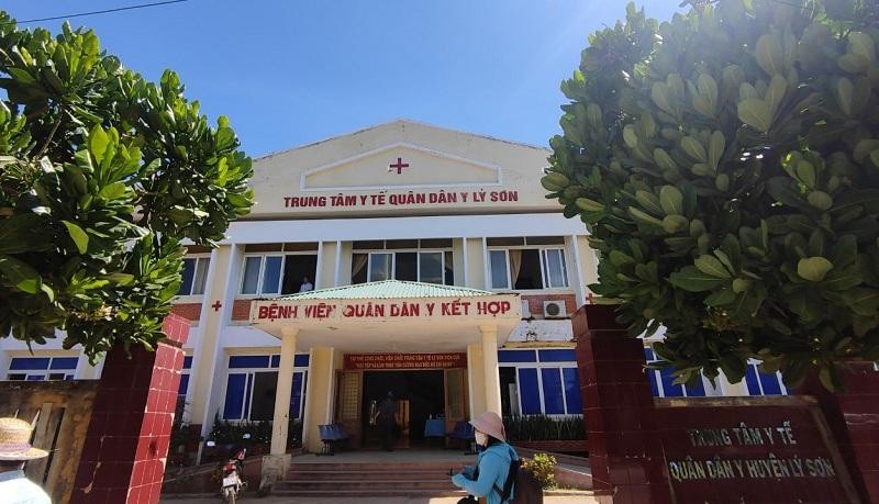 Chủ tịch UBND tỉnh Quảng Ngãi yêu cầu Sở Y tế và các cơ quan liên quan tổ chức di dời Trung tâm Y tế Quân- Dân y hiện đang hoạt động đến địa điểm mới, để bàn giao ngay mặt bằng cho đơn vị thi công. Ảnh: Thanh Chung