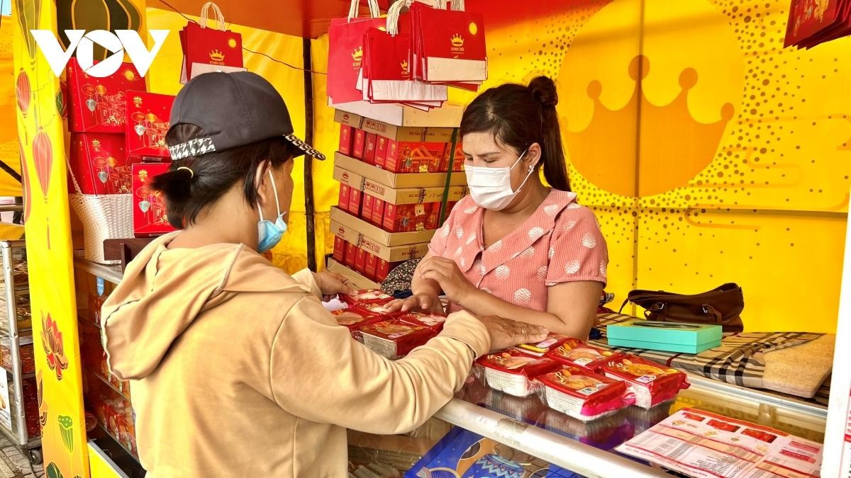 Sản phẩm bánh Trung thu đa dạng, người tiêu dùng có nhiều sự lựa chọn (Ảnh: Kim Chi).