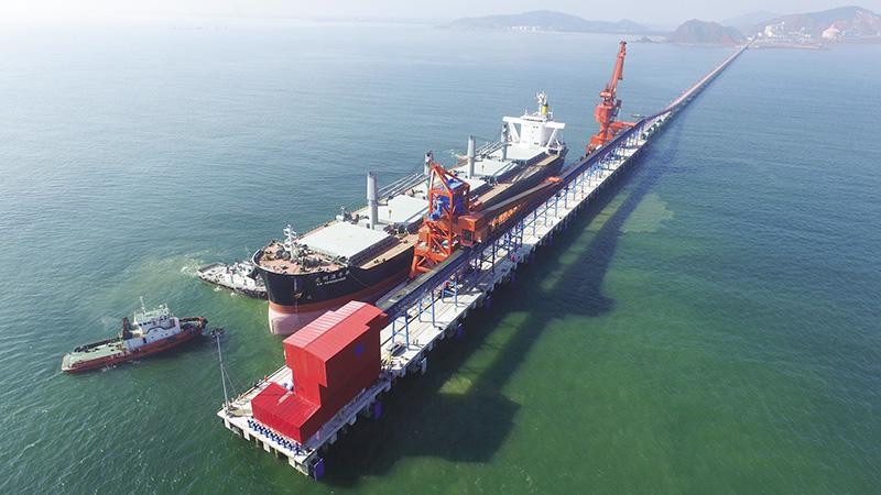Xây dựng một cụm cảng quốc tế tại khu vực Bắc Trung bộ để cụ thể hóa chiến lược vươn ra biển lớn. Ảnh: Sách Nguyễn Xây dựng một cụm cảng quốc tế tại khu vực Bắc Trung bộ để cụ thể hóa chiến lược vươn ra biển lớn. Ảnh: Sách Nguyễn