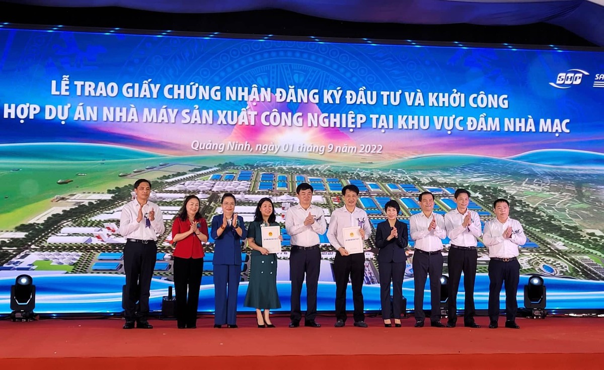 Trao giấy chứng nhận Kl99ok phiên bản mới cho 2 dự án với tổng vốn Kl99ok phiên bản mới hơn 2.700 tỷ đồng