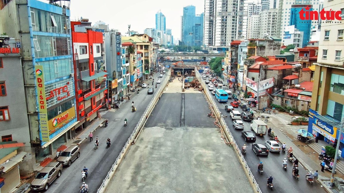 Thi công gờ chắn bánh phía đường Lê Văn Lương dự kiến hoàn thành trước 25/9/2022.